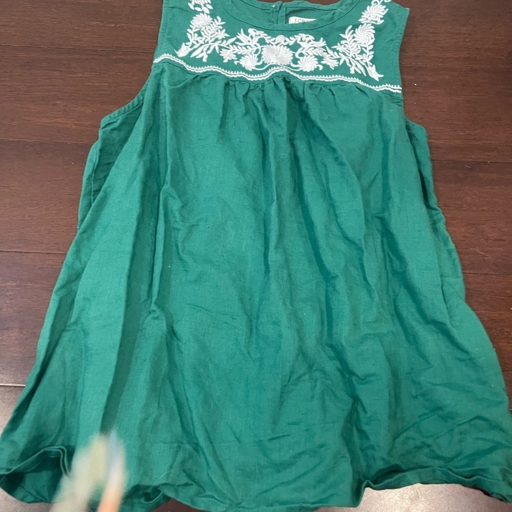 guc J. Crew factory mercantile Green linen sleveless top with White Embroidery 4